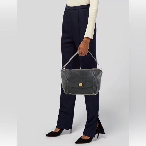 MCM Munchen K 1335 Gray Shoulder Bag Solid Leather Zip Flap - Picture 2 of 12
